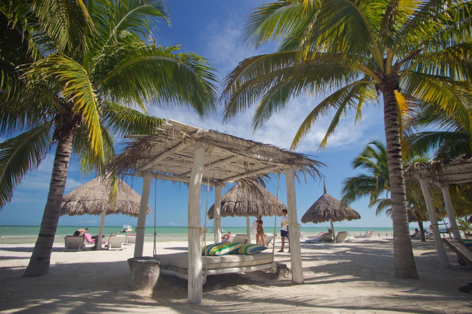 Beachbed at Casa las Tortugas beachfront