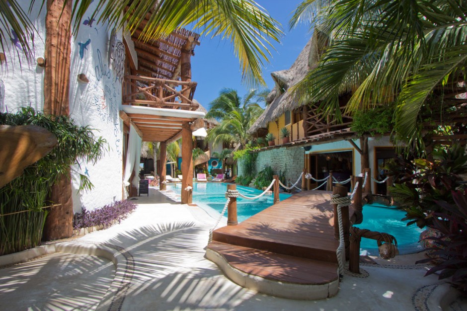 Bridge over the pool at Casa las Tortugas