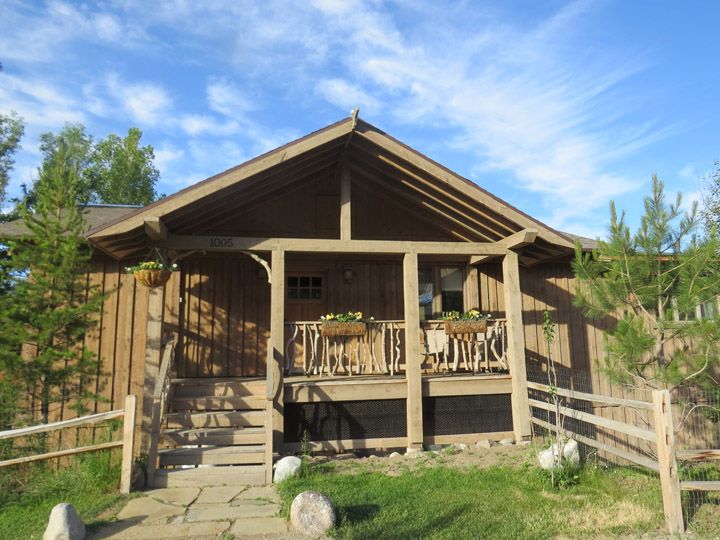 Cabin in Gardiner Montana