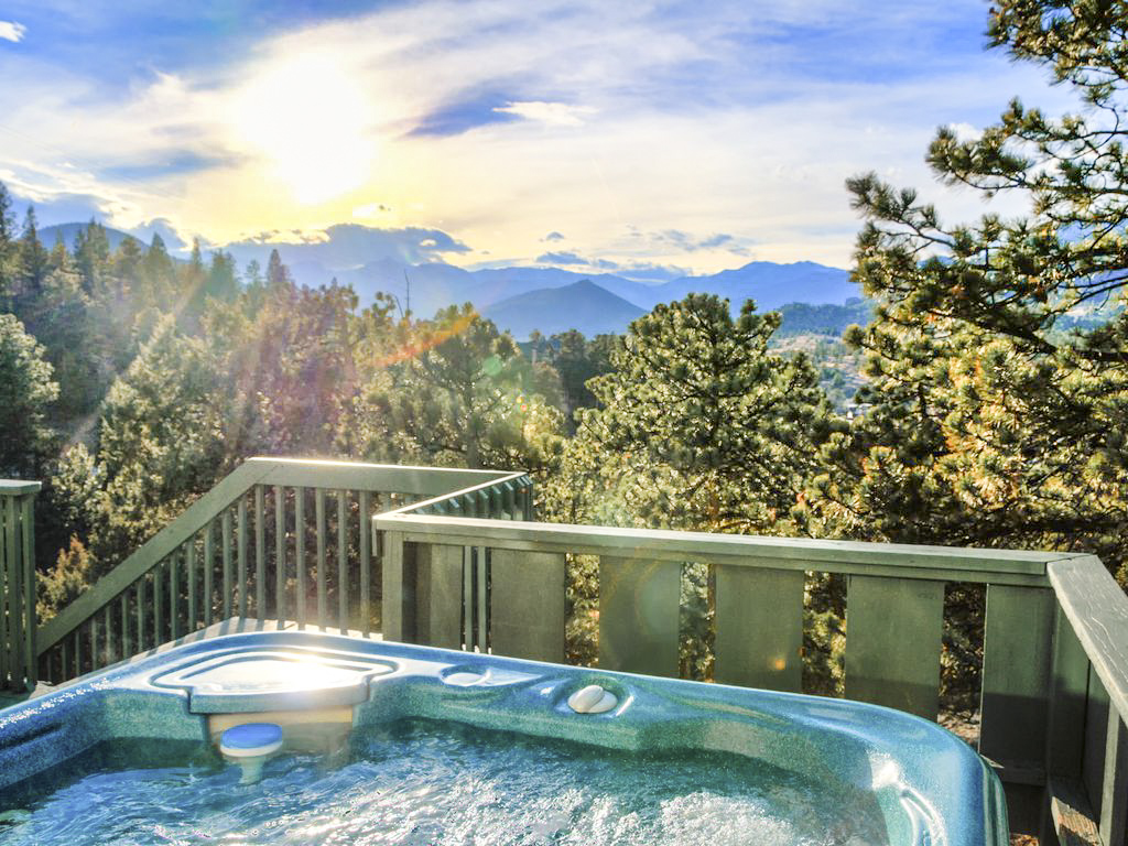 Estes Park cabin with hot tub