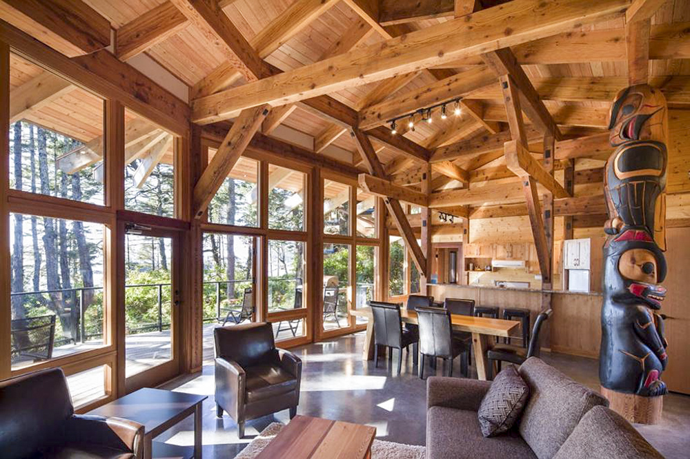 Lodge on Ucluth Beach, Ucluelet