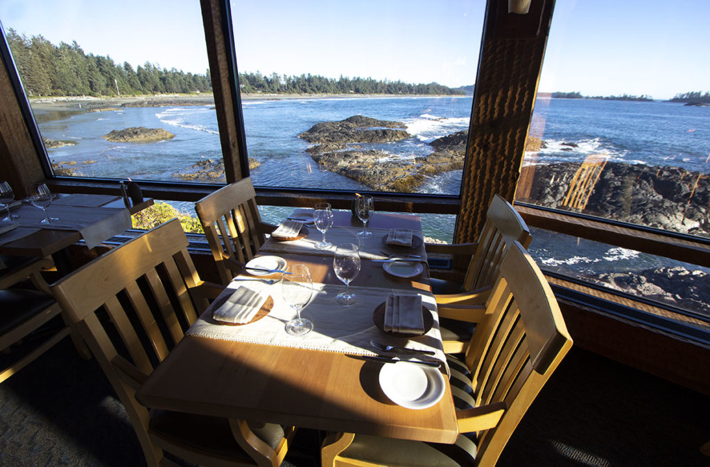 A restaurant overlooking the Pacific Ocean 